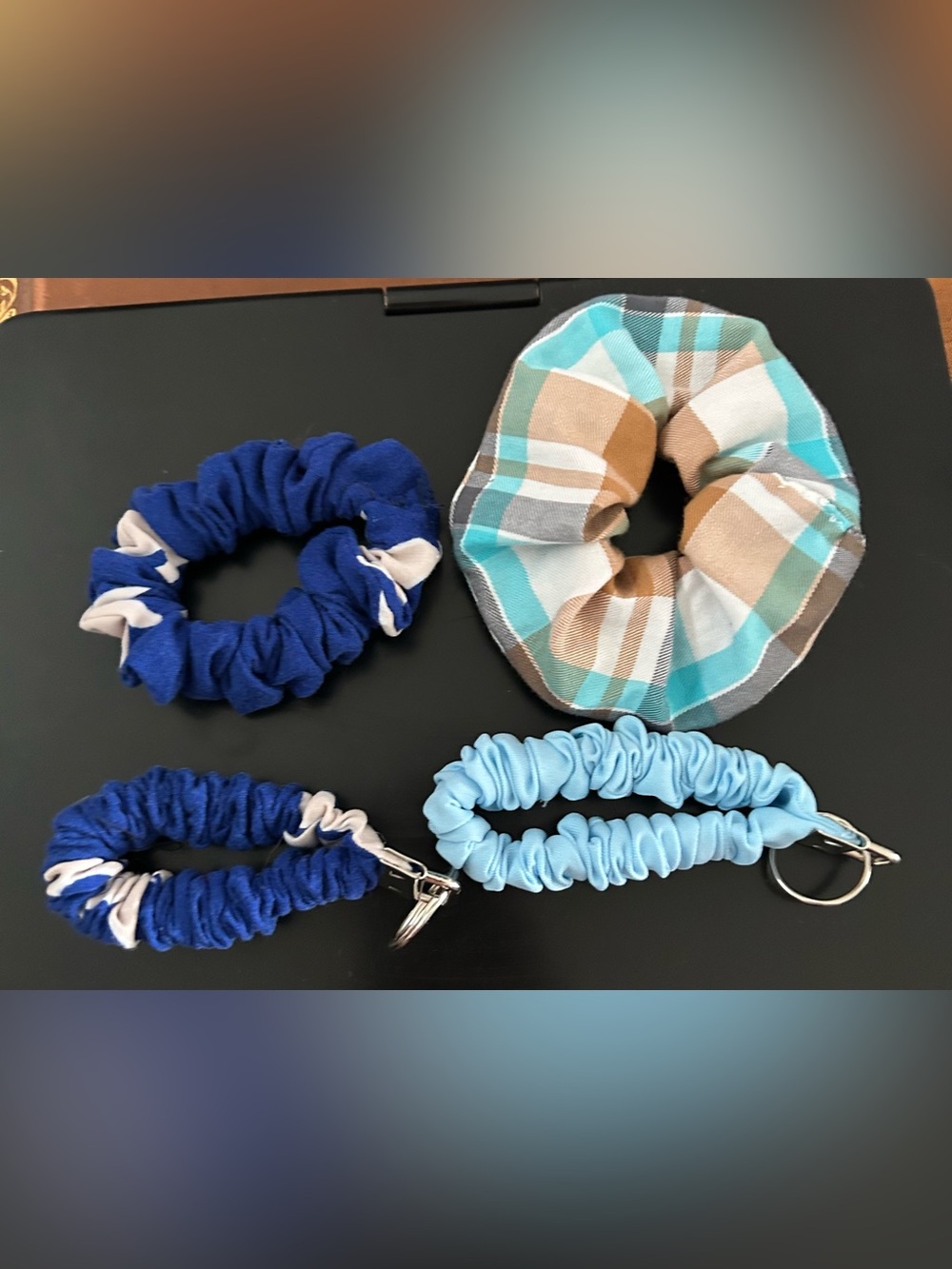 Set of 4 scrunchies two wristlets